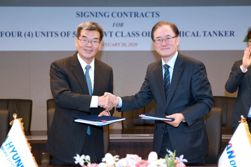 왼쪽 가삼현 현대중공업 사장, 오른쪽 안중호 팬오션 대표