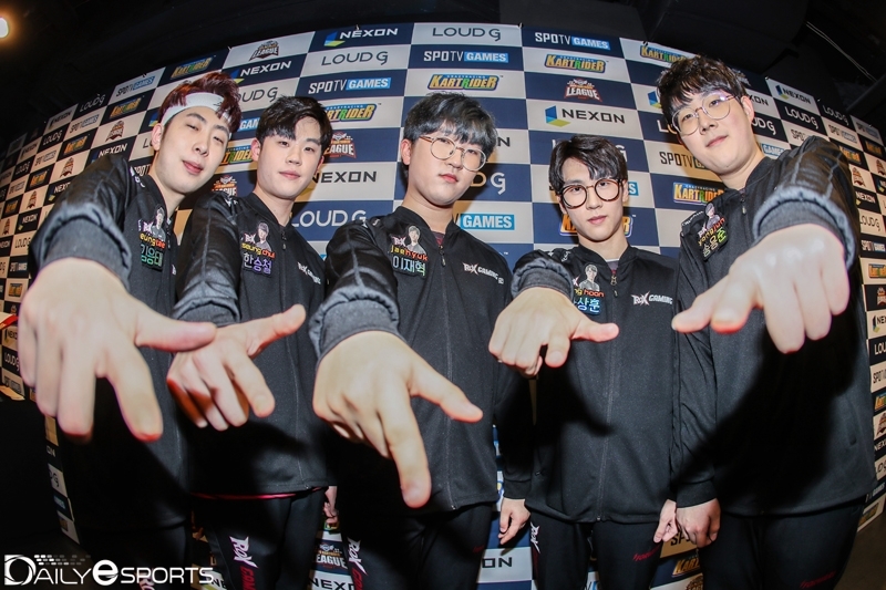 락스, 약점으로 지적된 팀워크 보완이 관건