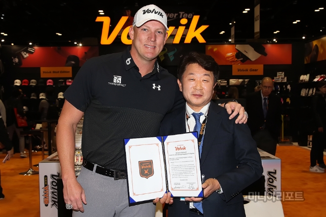 팀 버크와 볼빅 문경안 회장. 사진-볼빅