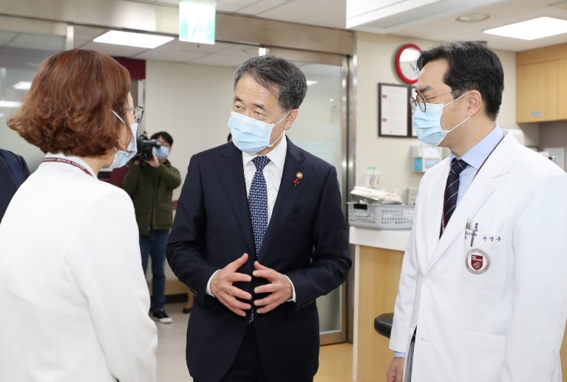 박능후 보건복지부 장관, 고려대 구로병원 권역응급의료센터 현장 답사