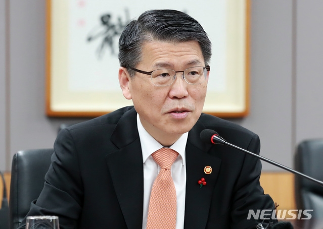 (사진=뉴시스) 금융위원회(금융위)는 27일 오후 '우한폐렴'으로 불리는 신종 코로나바이러스 확산과 관련해 금융시장 점검을 위한 내부 회의를 개최했다.