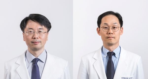 사진(좌측부터_건국대병원 심장혈관내과 김현중 교수, 김범성 교수)