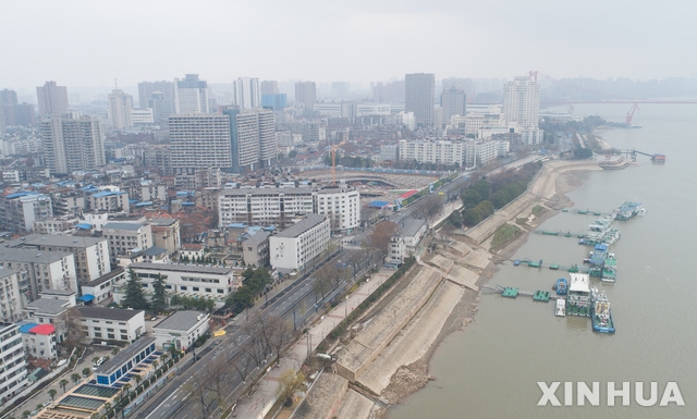 지난 27일 촬영된 신종 코로나 바이러스 감염증 확산사태 발원지 중국 후베이성 우한 모습. 봉쇄령으로 인해 배 운항이 중단된 상황이다.