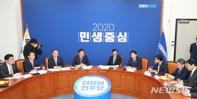 이인영 더불어민주당 원내대표가1월 6일 오전 서울 여의도 국회 더불어민주당 당대표회의실에서 열린 2020년 제1차 고위당정협의회에 참석해 발언하고 있다.