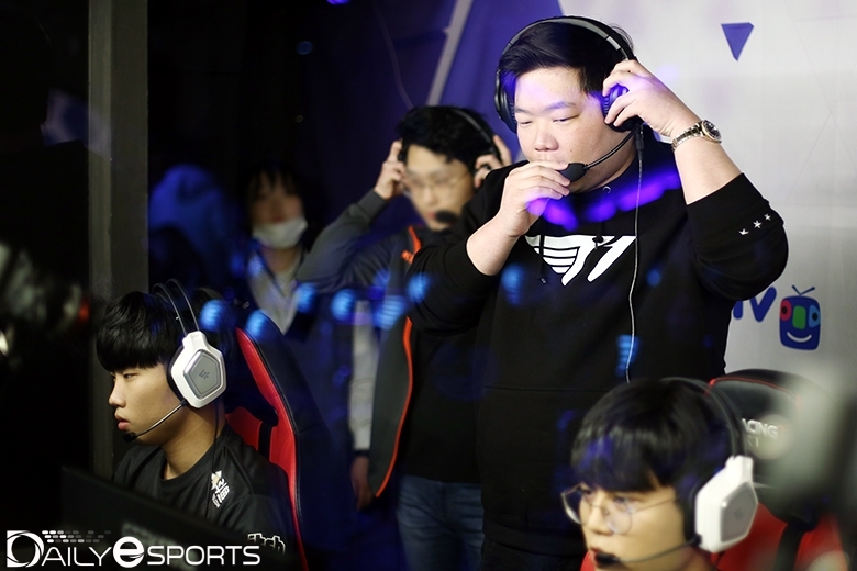 KeSPA컵 2019 울산 대회에 T1의 유니폼을 입고 나선 김정수 감독.