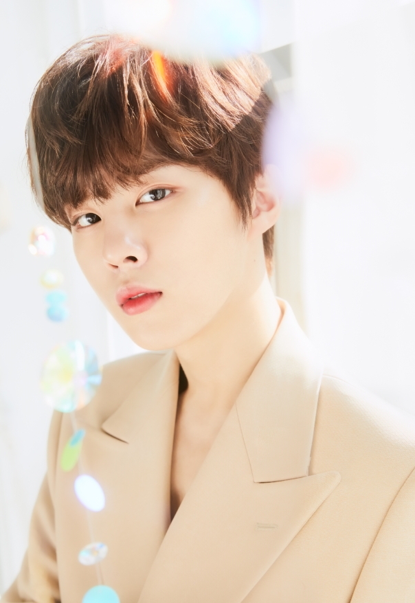 클리오, 첫 남성 모델 김우석 발탁! 대세다운 파격 행보 선보여