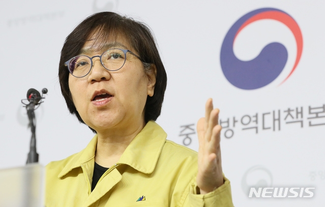 정은경 중앙방역대책본부장(질병관리본부장)이 5일 오후 정부세종청사에서 신종 코로나바이러스 감염(우한 폐렴) 국내 발생현황 등을 브리핑 하고 있다.