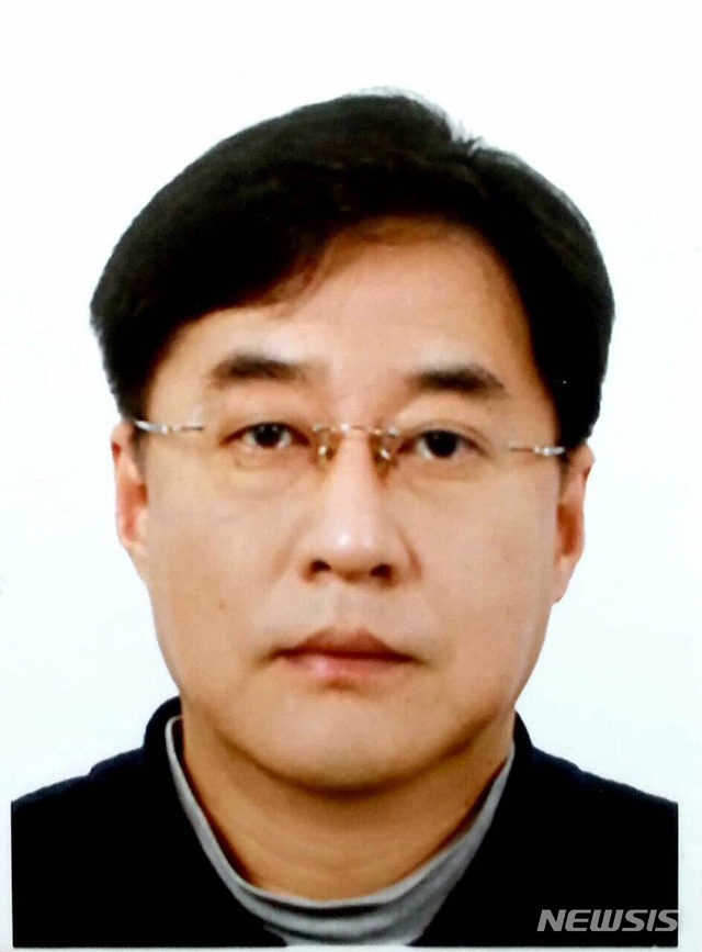 문재인 대통령은 6일 청와대 대변인에 강민석 전 중앙일보 콘텐트제작에디터를 임명할 예정이라고 밝혔다.