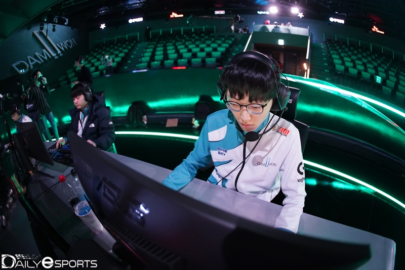 담원 게이밍의 톱 라이너 '너구리' 장하권.