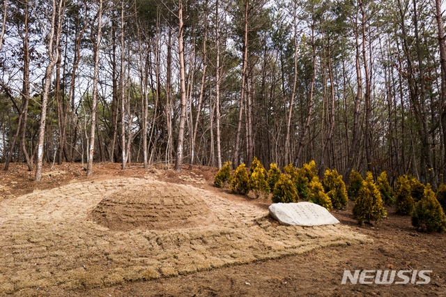 울산시 울주군 삼동면 둔기리에 조성된 고(故)신격호 롯데 명예회장의 묘.