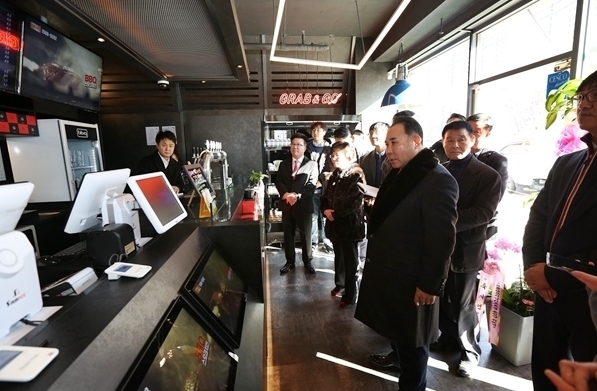 bbq, 푸드봇·태블릿PC 등 첨단 기술 앞세운 ‘편리미엄’ 매장 열어