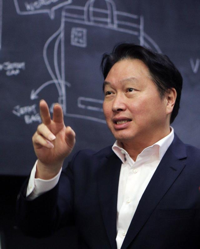 '최태원 동거인 비방' 악플러 2심도 벌금형…일부 무죄