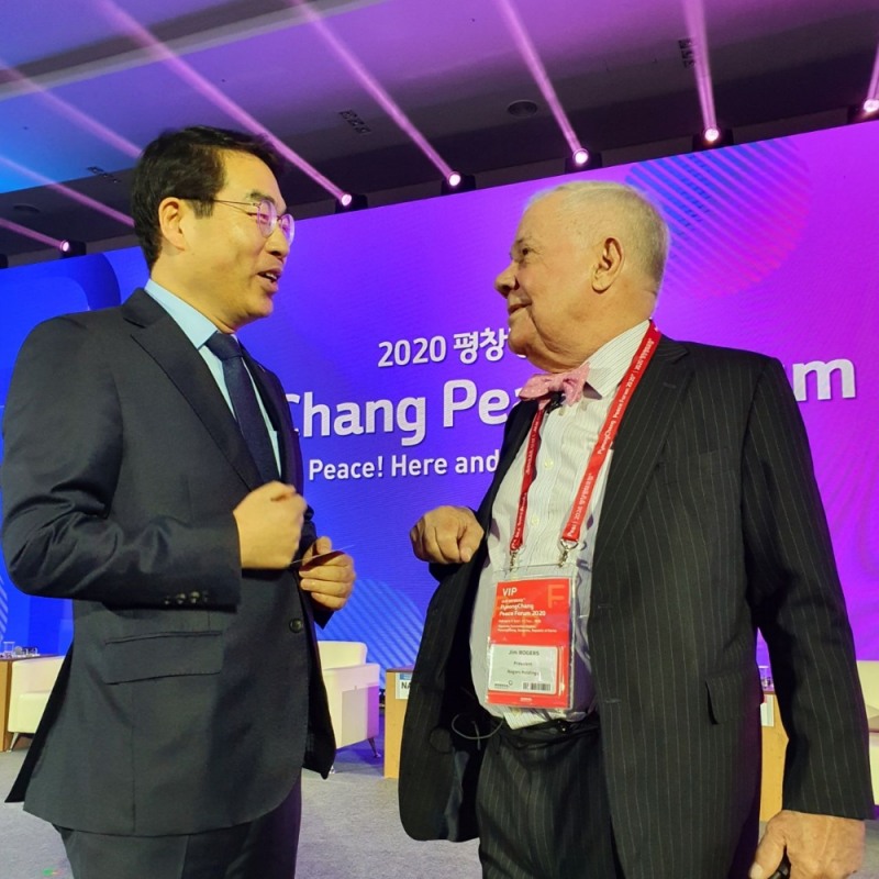 짐로저스와 양기대예비후보가 투자관련 담소하고 있다.양기대후보사무실