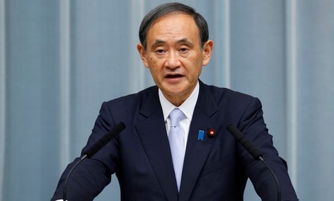 스가 일 관방장관, 도쿄올림픽 야유 韓 포스터 "강력 항의"