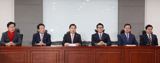 심재철 자유한국당 원내대표가 14일 서울 여의도 국회 의원회관에서 열린 미래통합당 수임기관 합동회의에서 발언하고 있다.