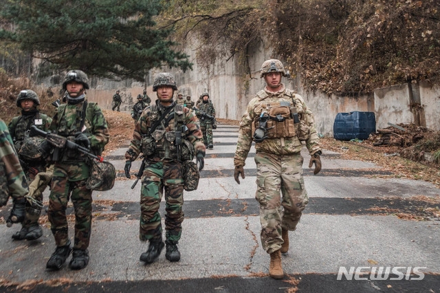 주한미군 제23화학대대 소속 501중대가 공개한 지난해 12월 19일 경기 의정부시 소재 미군기지 캠프 스탠리 북한 WMD 제거 훈련 사진.