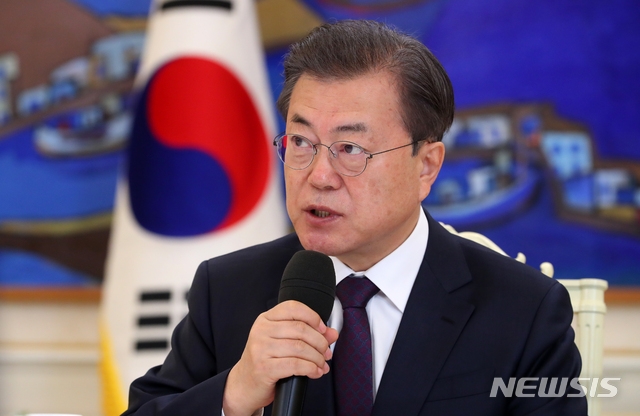 문재인 대통령이 19일 청와대 본관에서 열린 시·도 교육감 초청 간담회에 참석해 발언하고 있다.