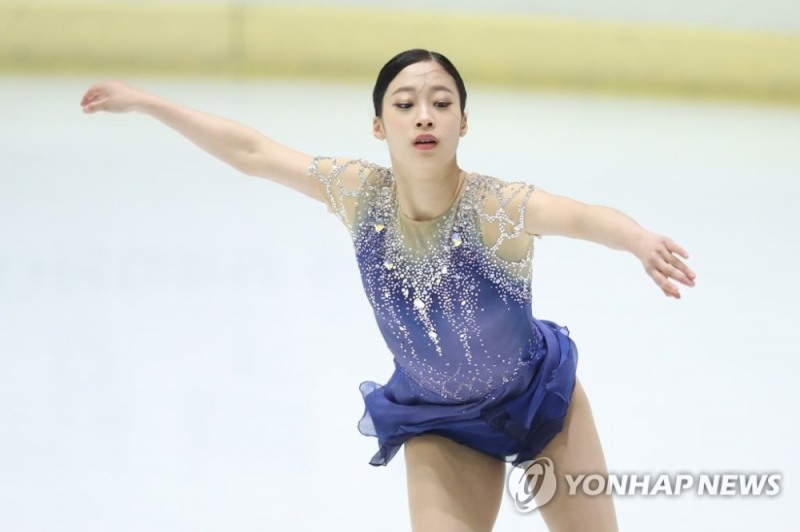 연기 펼치는 유영제101회 전국동계체육대회 피겨 여자 16세 이하 싱글A조 경기에서 과천중학교 유영이 우아하게 연기를 펼치고 있다. 〈사진 연합뉴스〉
