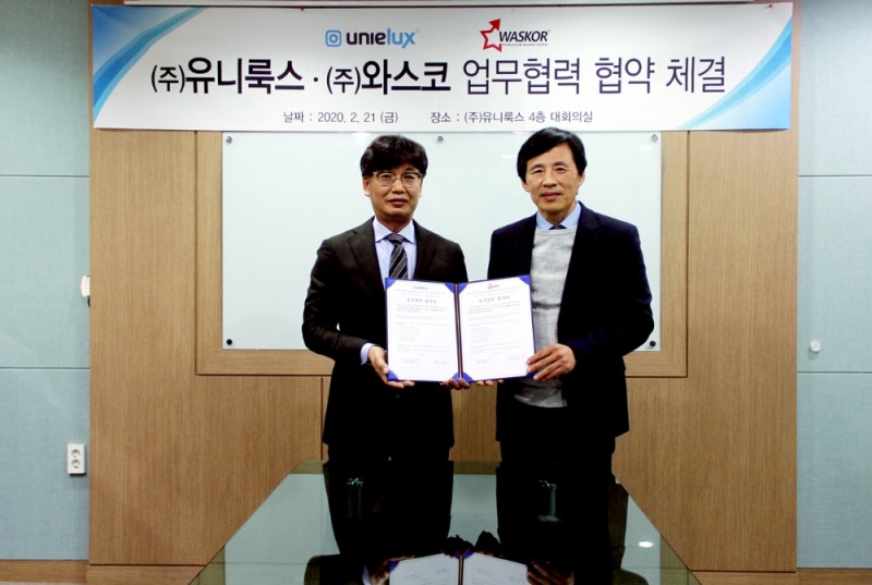 (좌)유니룩스 송봉옥 대표와 (우)와스코 박도홍 대표