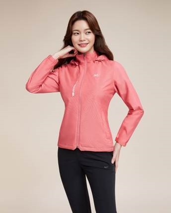 밀레 20 S/S ‘아리아 재킷 II’ 여성용 착용 화보