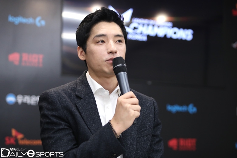 kt 롤스터 강동훈 감독.