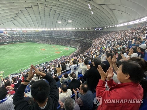 일본프로야구가 코로나19 감염 확산 우려에 따라 시범경기 72게임이 모두 무관중으로 열린다. <사진 연합뉴스>