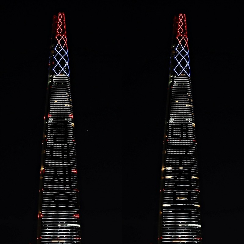 롯데월드타워가 27일 저녁부터 대구경북지역 코로나19 극복을 위한 희망 점등 행사를 펼친다. 사진=롯데물산