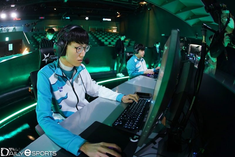 담원 게이밍의 톱 라이너 '너구리' 장하권.