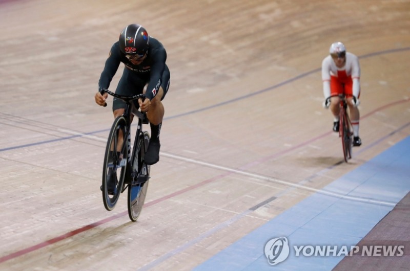 2020 세계트랙사이클선수권대회 남자 스프린트 동메달 결정전 경기 모습. [로이터=연합뉴스 자료사진]