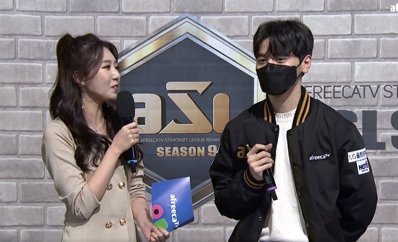 황병영(오른쪽)=아프리카TV 생중계 캡처.