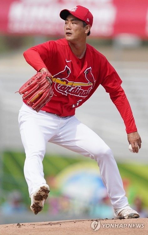 세인트루이스의 김광현이 6일 뉴욕메츠와 시범경기에 두번째 투수로 나서 2이닝 동안 3안타를 맞으면서도 무실점으로 버텨 3게임 무실점 행진을 이어갔다. <연합뉴스 자료사진>