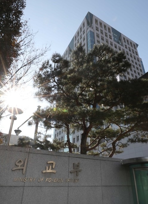 日 한국발 입국자 14일간 시설 격리 조치 … 외교부 강력 반발