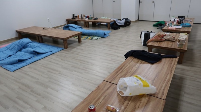 경북 코로나19 전담병원 간호사 사진, 간호사 숙소로 쓰이고 있는 장례식장