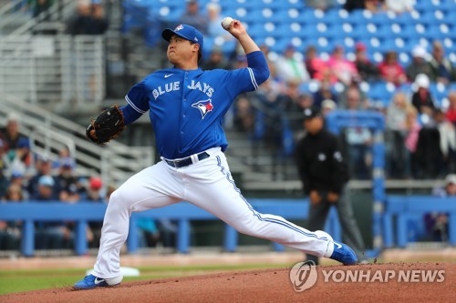 류현진이 10일 탬파베이와의 시범경기에서 4.1이닝 3안타 4탈삼진 무사사구 무실점의 쾌투로 본격적인 시즌에 대비해 순조롭게 컨디션을 끌어 올리고 있다.〈사진 연합뉴스〉