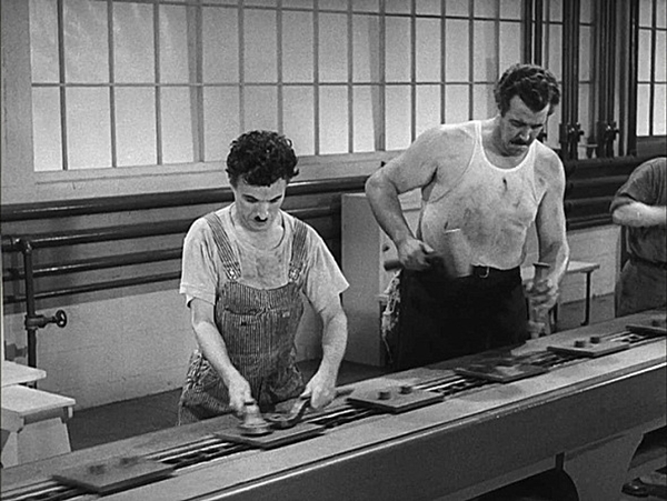 1936년 개봉한 찰리 채플린 주연 '모던 타임즈'의 한 장면. 포드는 기계적으로 닦고, 조이고, 기름 치면 차를 완성시키는 시스템을 개발했다.