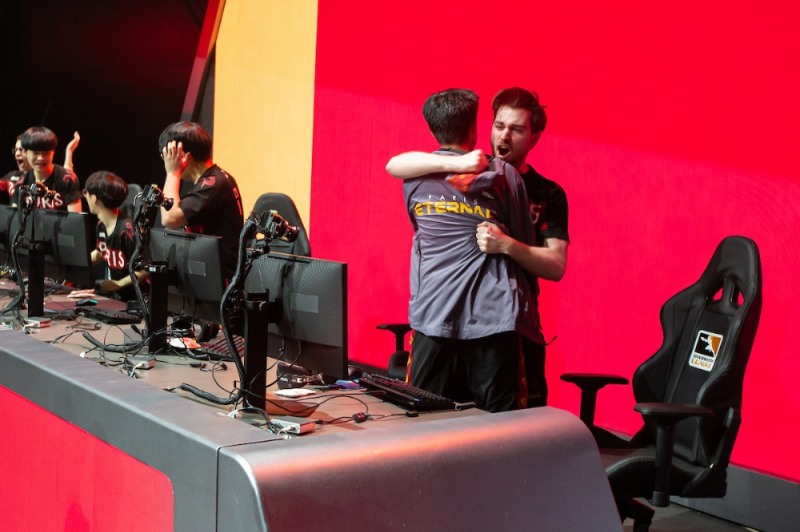 필라델피아 퓨전을 이기고 기뻐하는 파리 이터널(사진=블리자드 엔터테인먼트 제공).