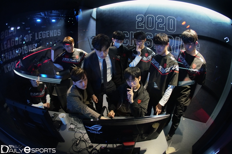 2라운드에서 실험을 이어갈지 2019년 서머와 같이 고정 엔트리로 대응할지 결정해야 하는 샌드박스.