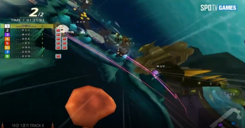 3위였지만 점프 라인에서 다른 선수보다 인코스를 선택한 배성빈. 결국 역전에 성공했다.