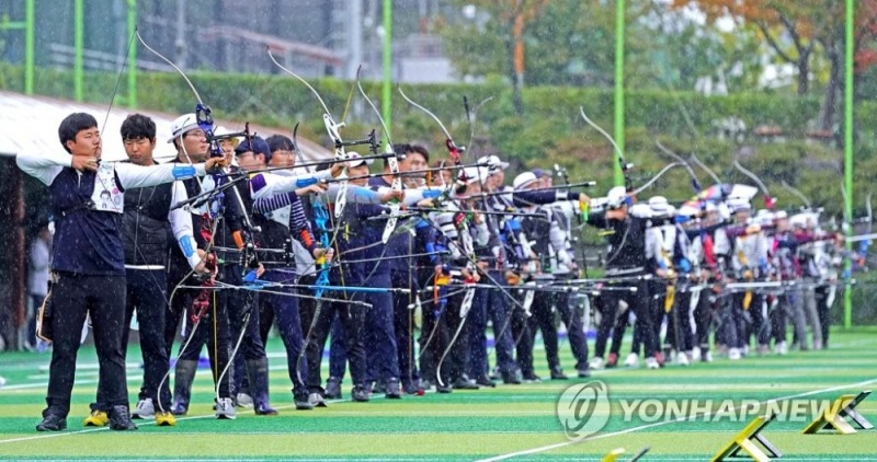 2020월드컵 양궁 1, 2차 대회가 신종 코로나 바이러스 감염증의 확산으로 모두 취소됐다. 사진은 국내 양궁경기모습<사진 연합뉴스>
