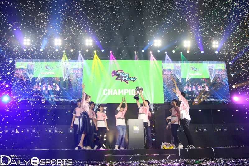 오버워치 컨텐더스 코리아 시즌2 우승을 차지한 러너웨이.