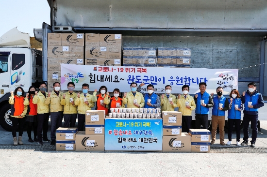 완도군은 17일 해조류 쌀국수 12,000개를 구입하여 대구시와 경산시에 보냈다./사진=완도군