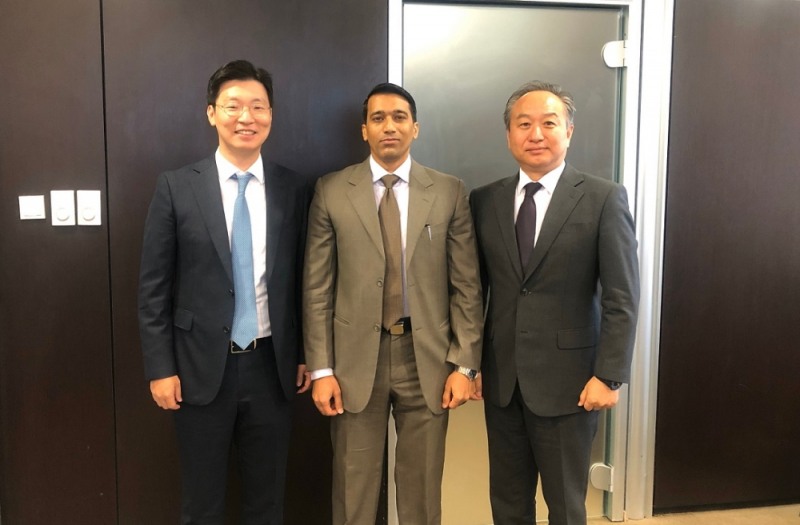 사진 왼쪽부터 시큐레터 임차성 대표, KSU Dr. 무하마드 쿠람 칸 교수, 시큐레터 이윤수 COO
