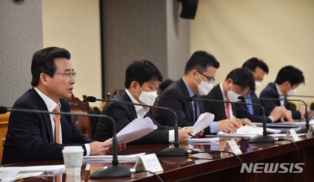 (사진=기획재정부) 김용범 기획재정부 차관이 26일 서울 중구 은행연합회에서 열린 '거시경제금융회의'를 주재, 발언하고 있다.