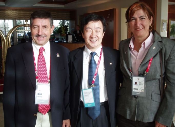 왼쪽부터 José Perurena López, 윤강로 원장, Marisol Casado 국제트라이애슬론연맹<ITU> 회장 겸 스페인 IOC위원[사진 윤강로 원장 제공]