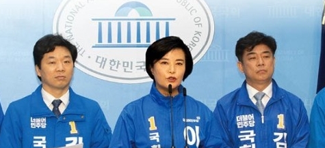 27일 오전 열린 더불어민주당 후보 합동기자회견 모습. 가운데가 이정근 후보 / 사진 캡처 = 이정근 후보 캠프 홈페이지