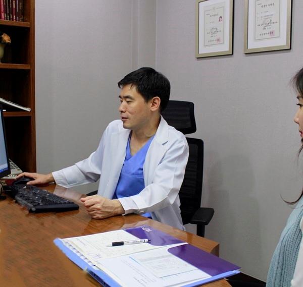 우리성형외과 강민혁 원장