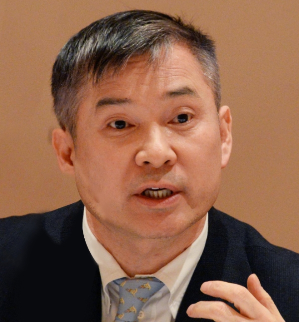 LG유플러스 하현회 부회장은 5G 상용화 1주년을 맞아 2일 임직원에 보낸 사내메시지에서 “지난 1년은 치밀한 준비와 헌신적인 노력으로 ‘LG유플러스 5G 서비스는 확실히 다르다’는 점을 고객에게 인식시킨 한 해였다”고 격려하며, “5G를 기반으로 글로벌 시장으로 뻗어나가자”고 주문했다.