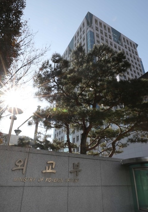 외교부 "日 한국발 입국금지, 조속히 철회토록 협의·촉구"