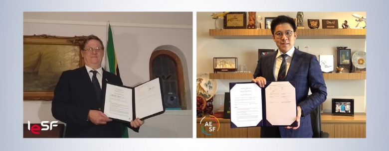 콜린 웹스터 국제 e스포츠 연맹 회장(왼쪽)과 케네스 푹 아시아 전자 스포츠 연맹 회장.