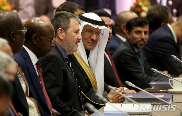"6일 OPEC+, 러시아등 산유국 긴급 회의 연기될 듯"